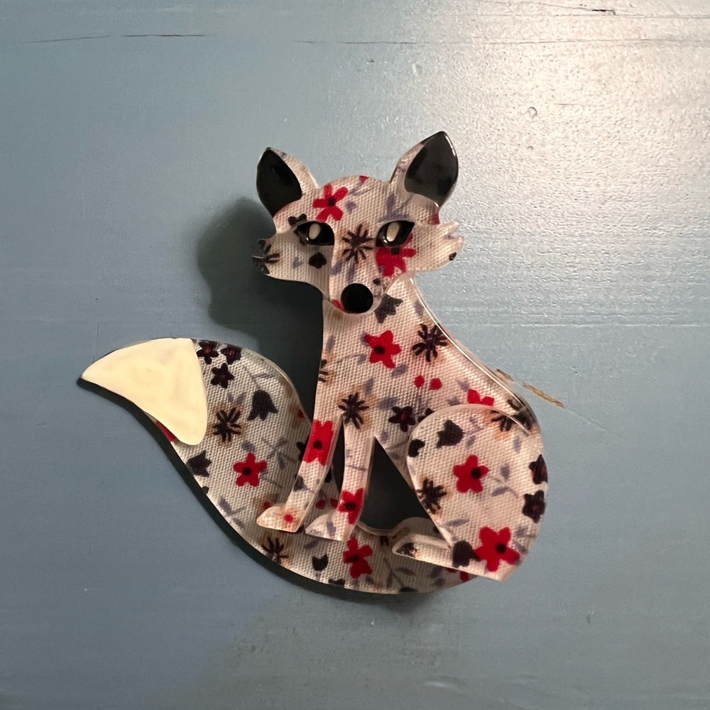 Erstwilder brooch